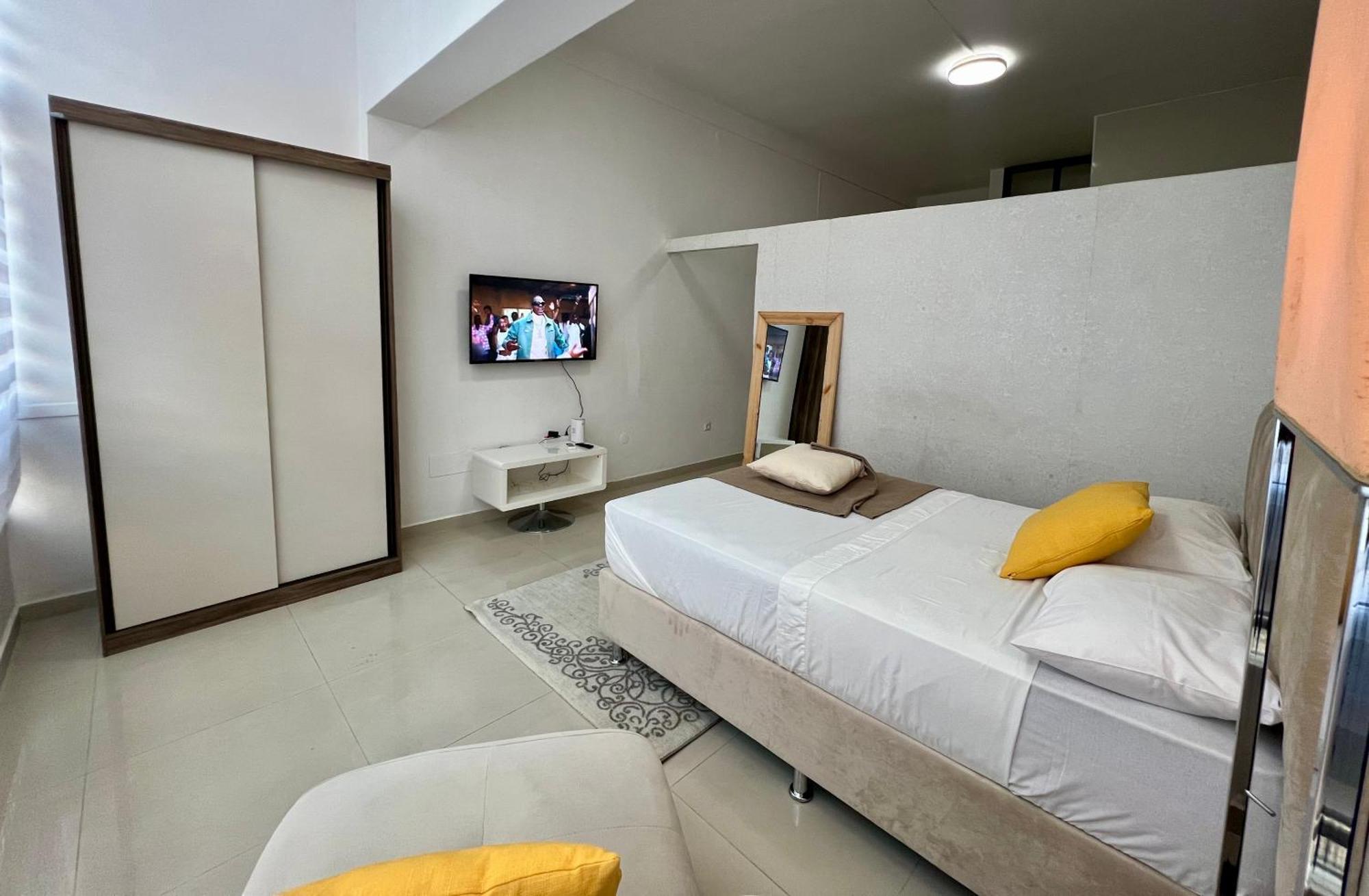 Blue Sea Studio 1 Minute Away From Luanda Bay Bagian luar foto
